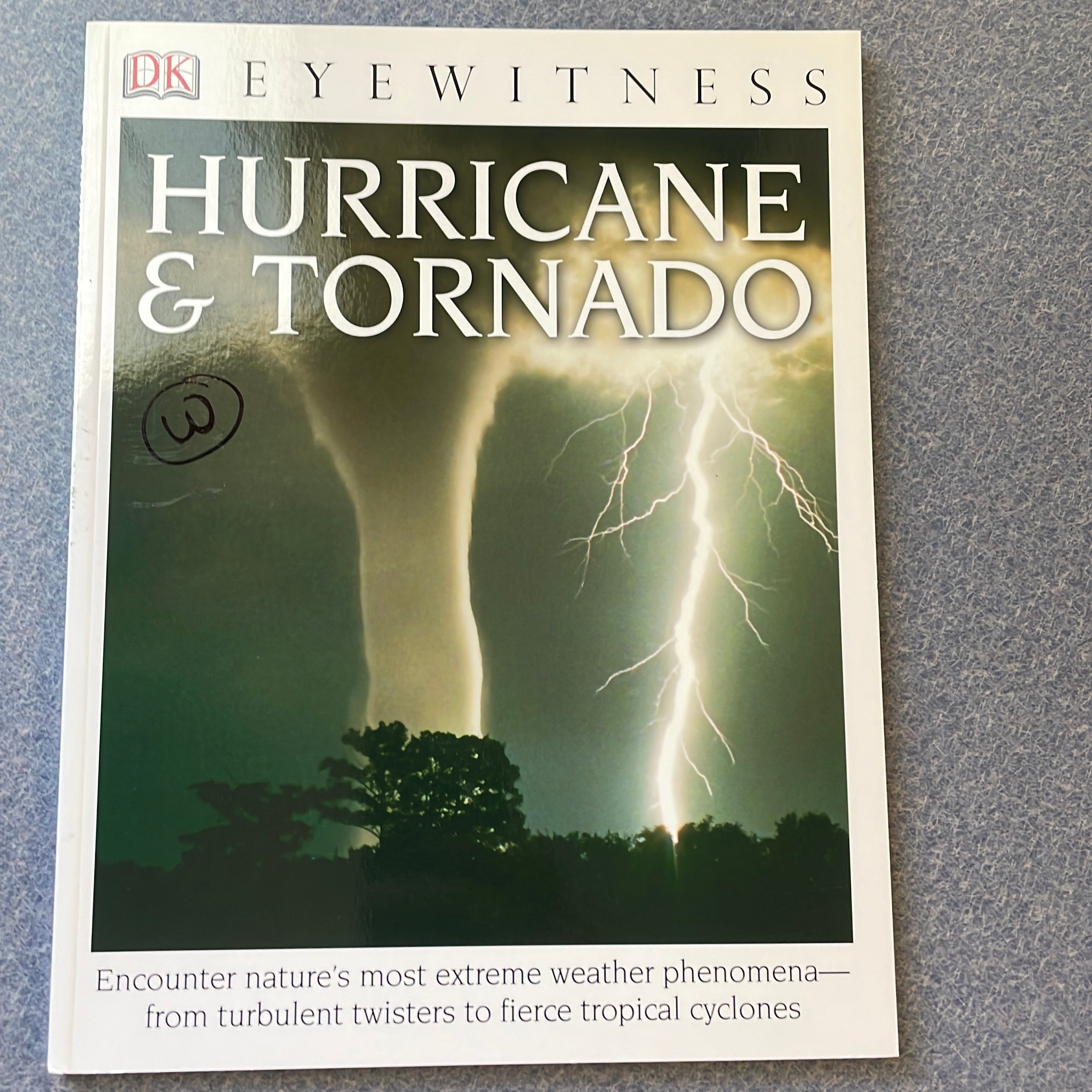 DK Eyewitness Books: Hurricane and Tornado