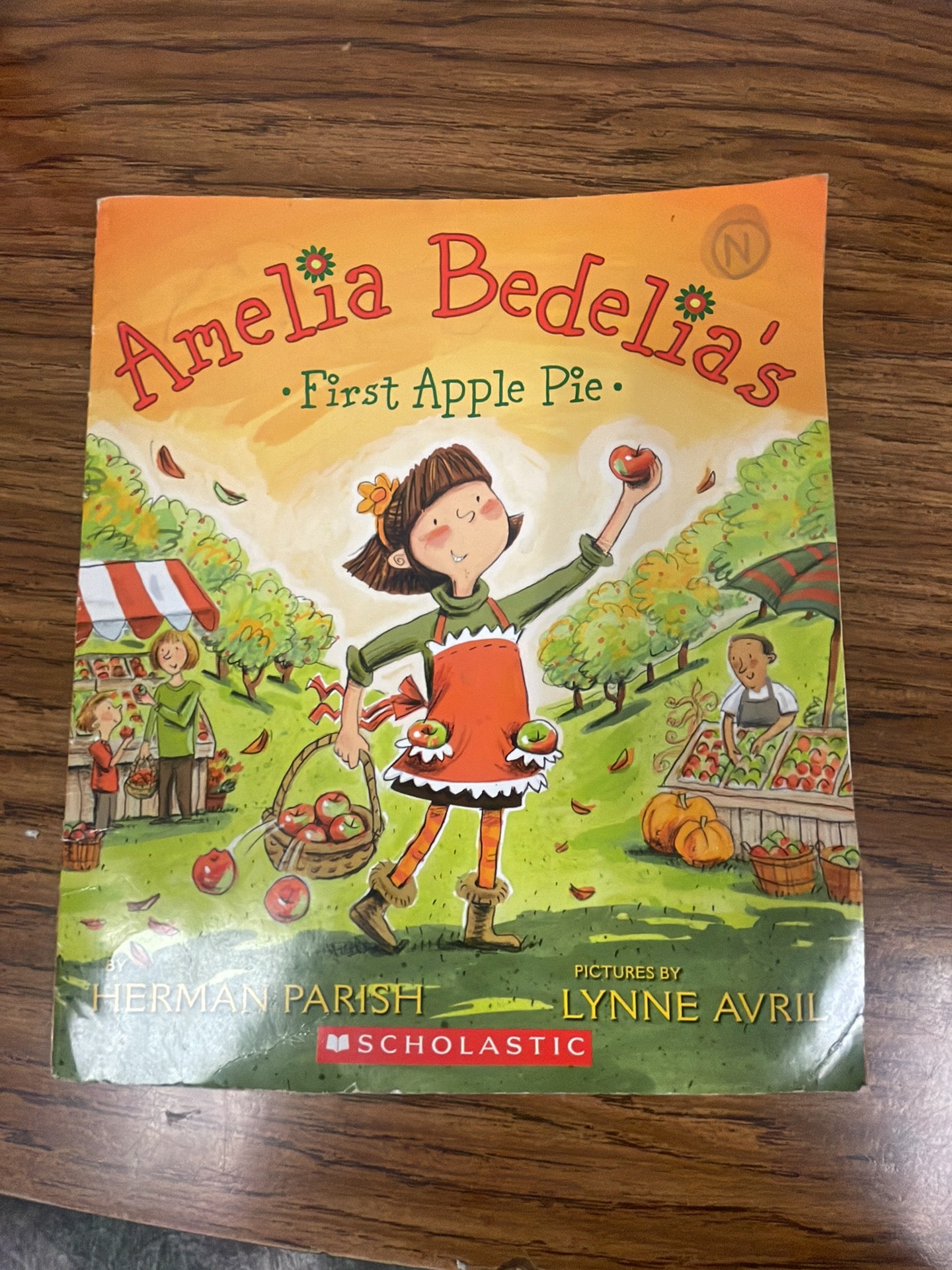 Amelia Bedelia's First Apple Pie