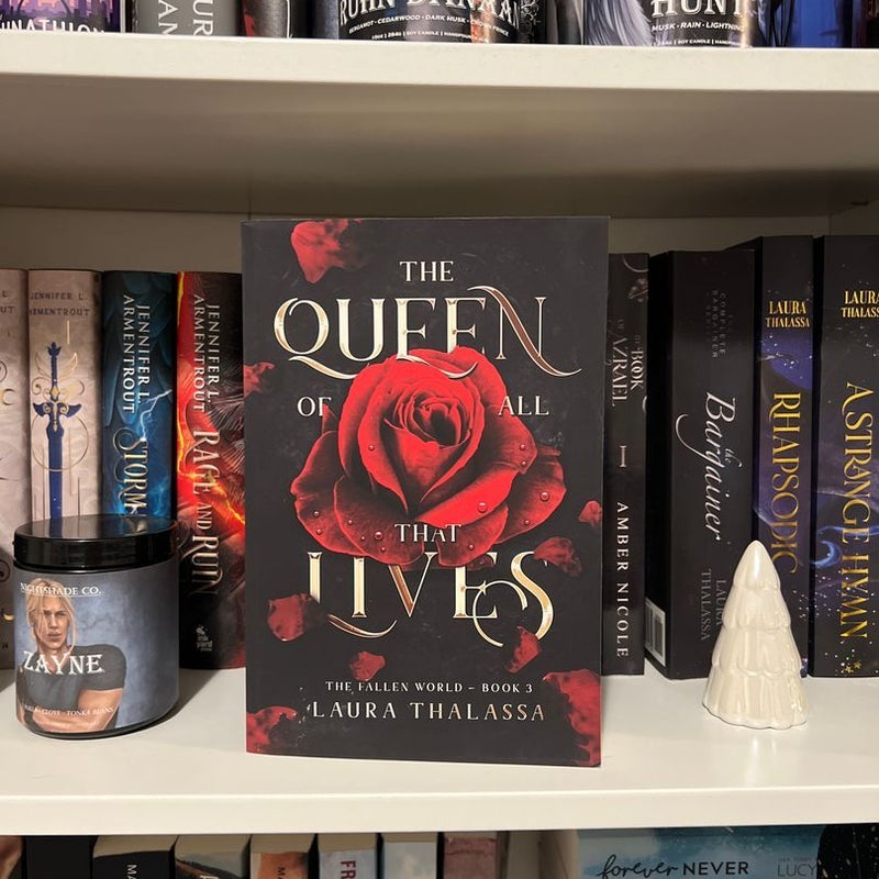 The Queen of All That Lives (the Fallen World Book 3)