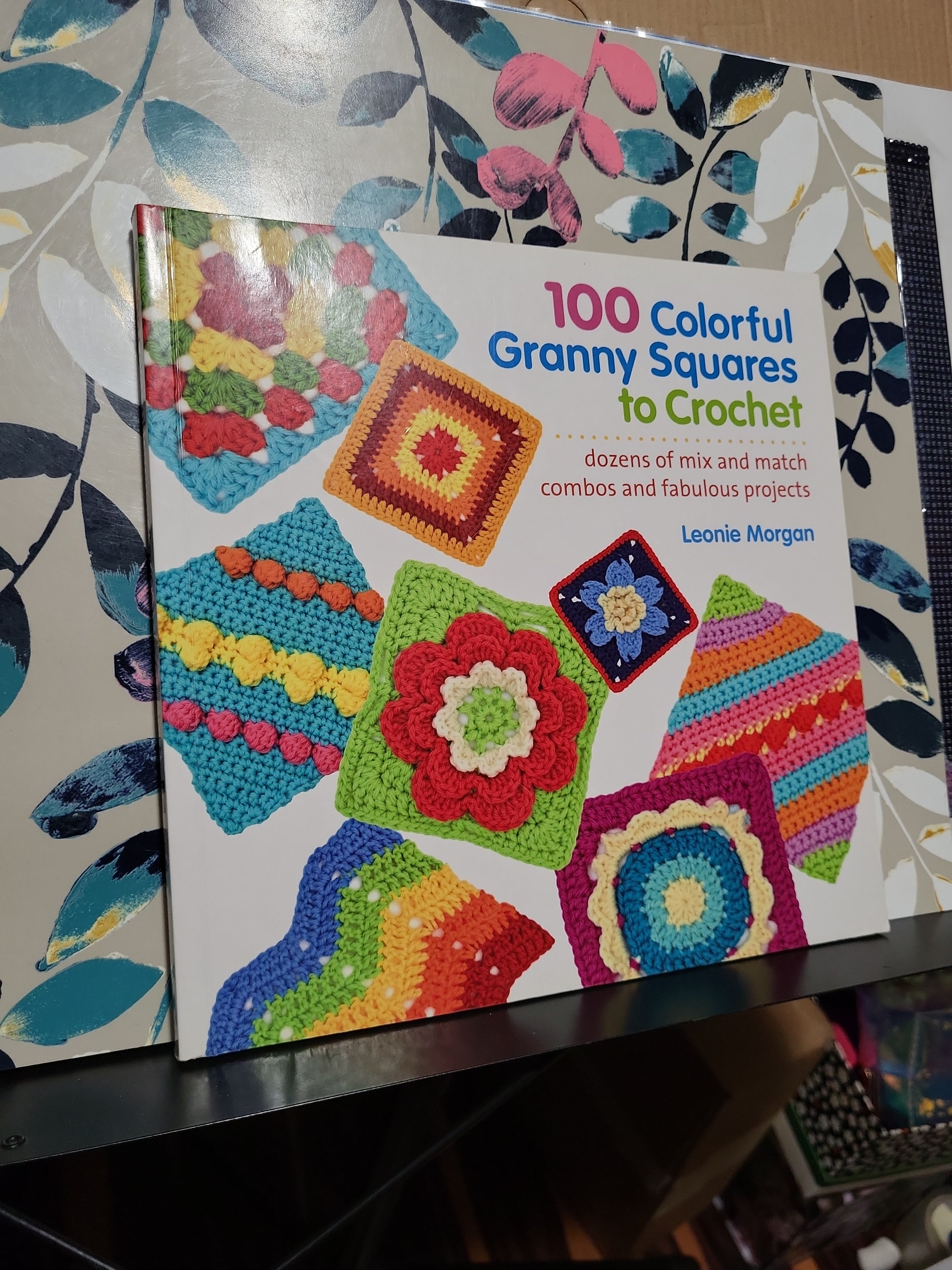 100 Colorful Granny Squares to Crochet