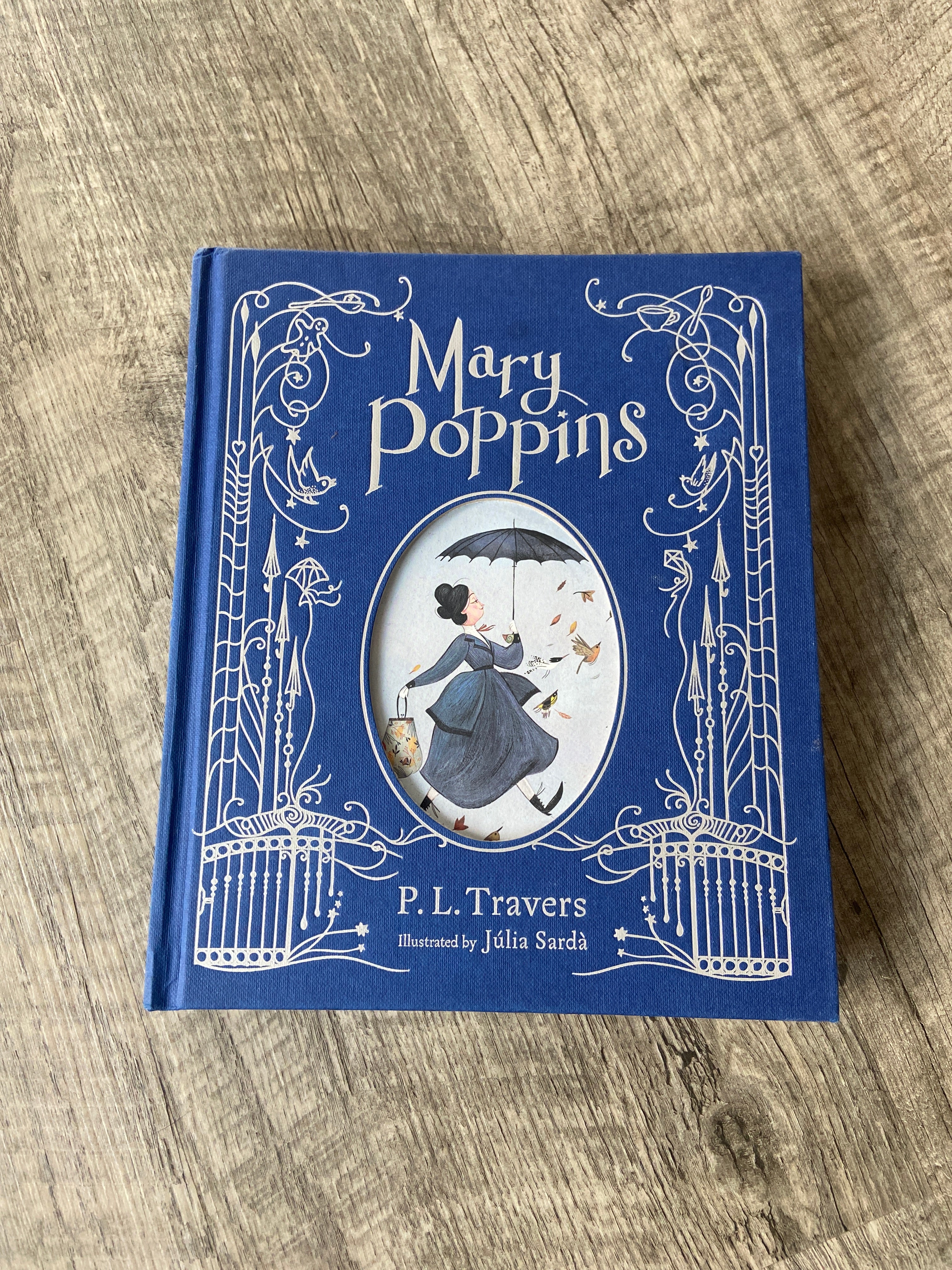 Mary Poppins: the Illustrated Gift Edition