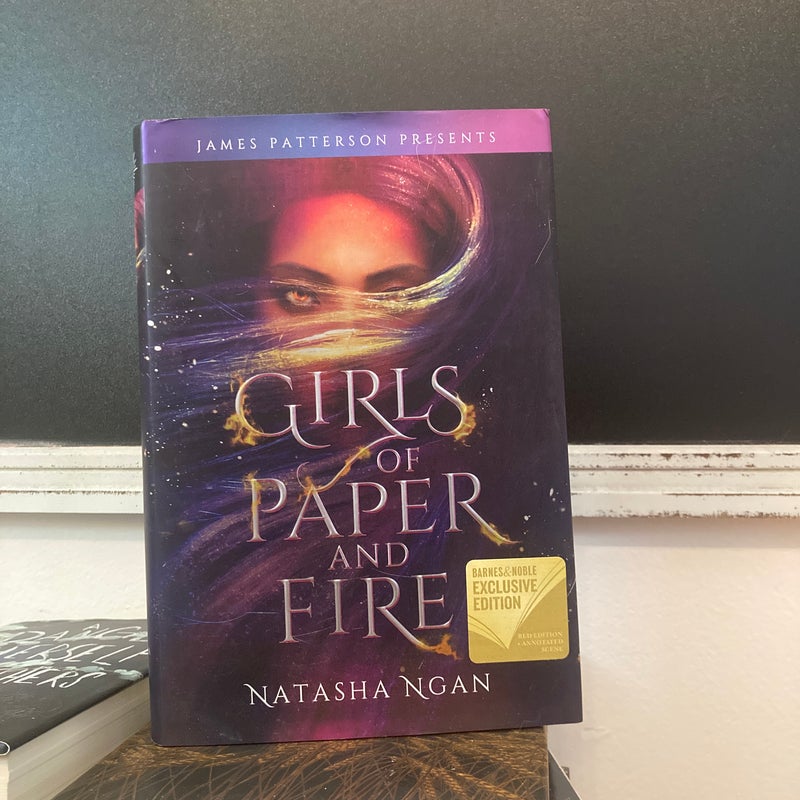 Barnes and Noble Exclusive Girls of Paper and Fire