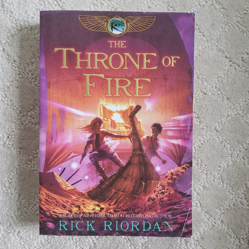 The Throne of Fire (The Kane Chronicles book 2)