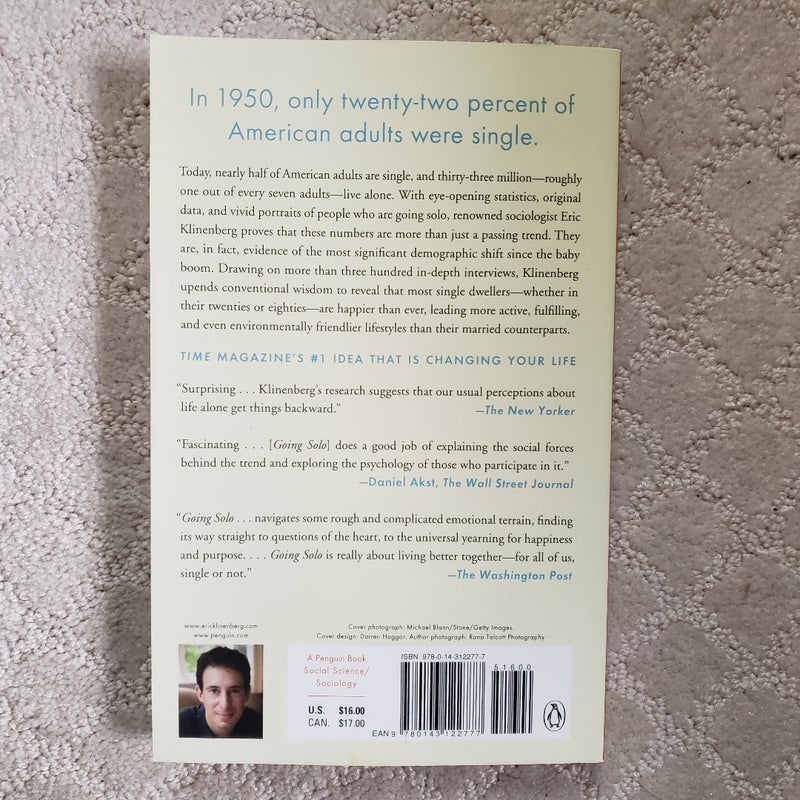 Going Solo : The Extraordinary Rise and Surprising Appeal of Living Alone