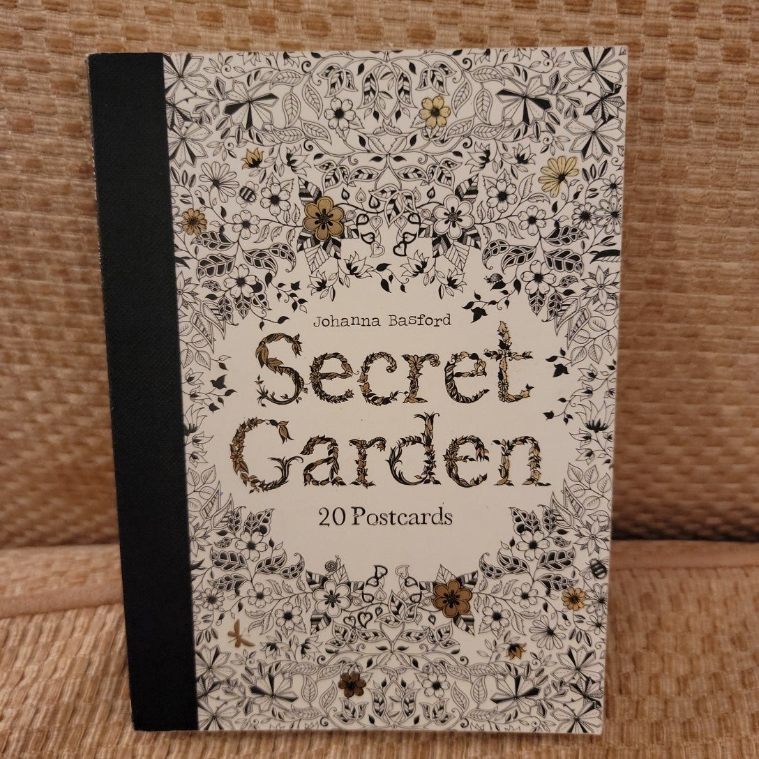 Secret Garden: 20 Postcards