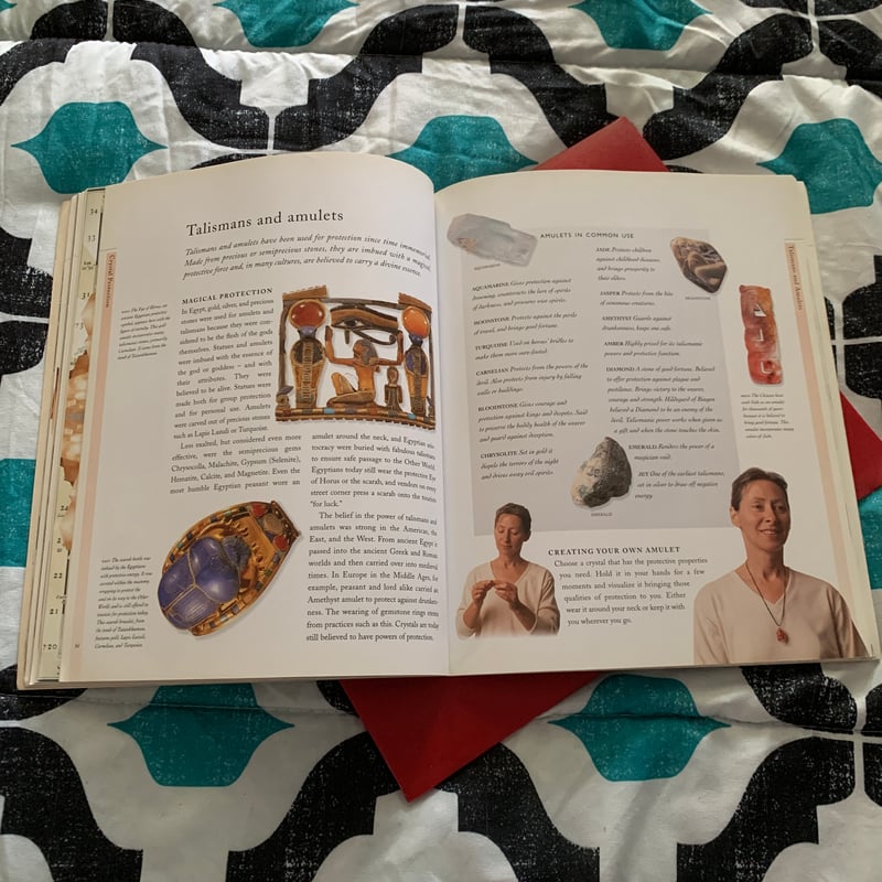 The illustrated guide to crystals