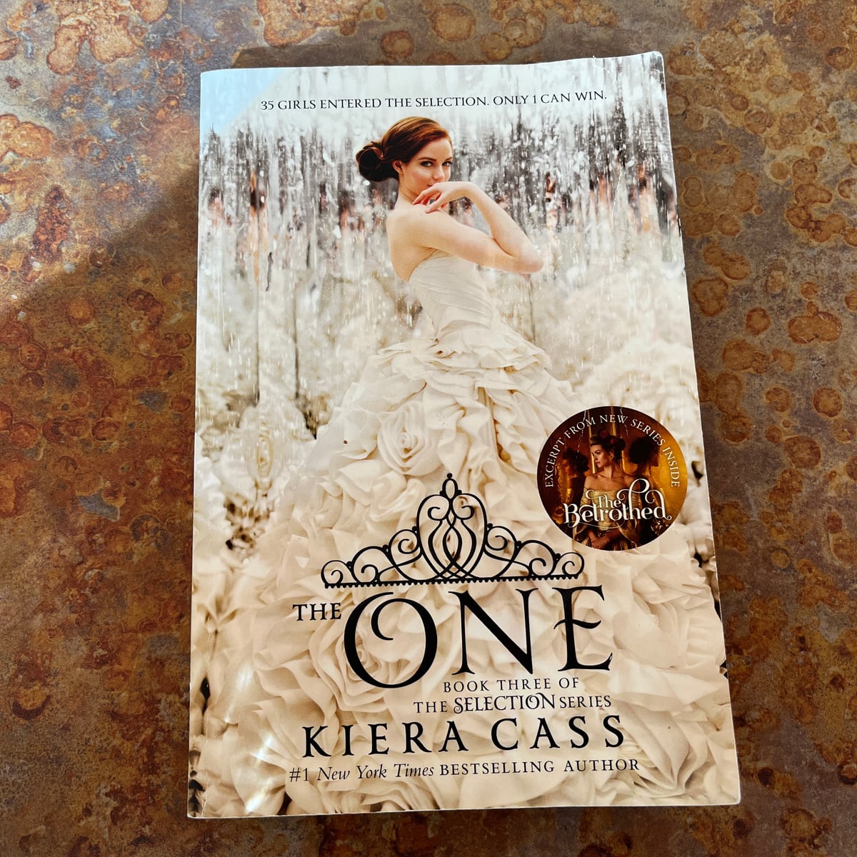 The One by Kiera Cass, Paperback Pangobooks