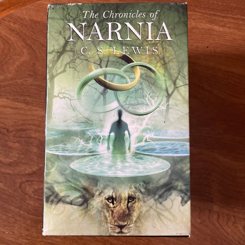 The Chronicles of Narnia Rack Paperback 7-Book Box Set