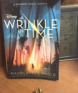 A Wrinkle in Time Movie Tie-In Edition (A Wrinkle in Time Quintet)
