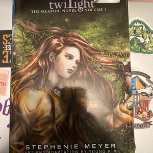 Twilight: the Graphic Novel, Vol. 1