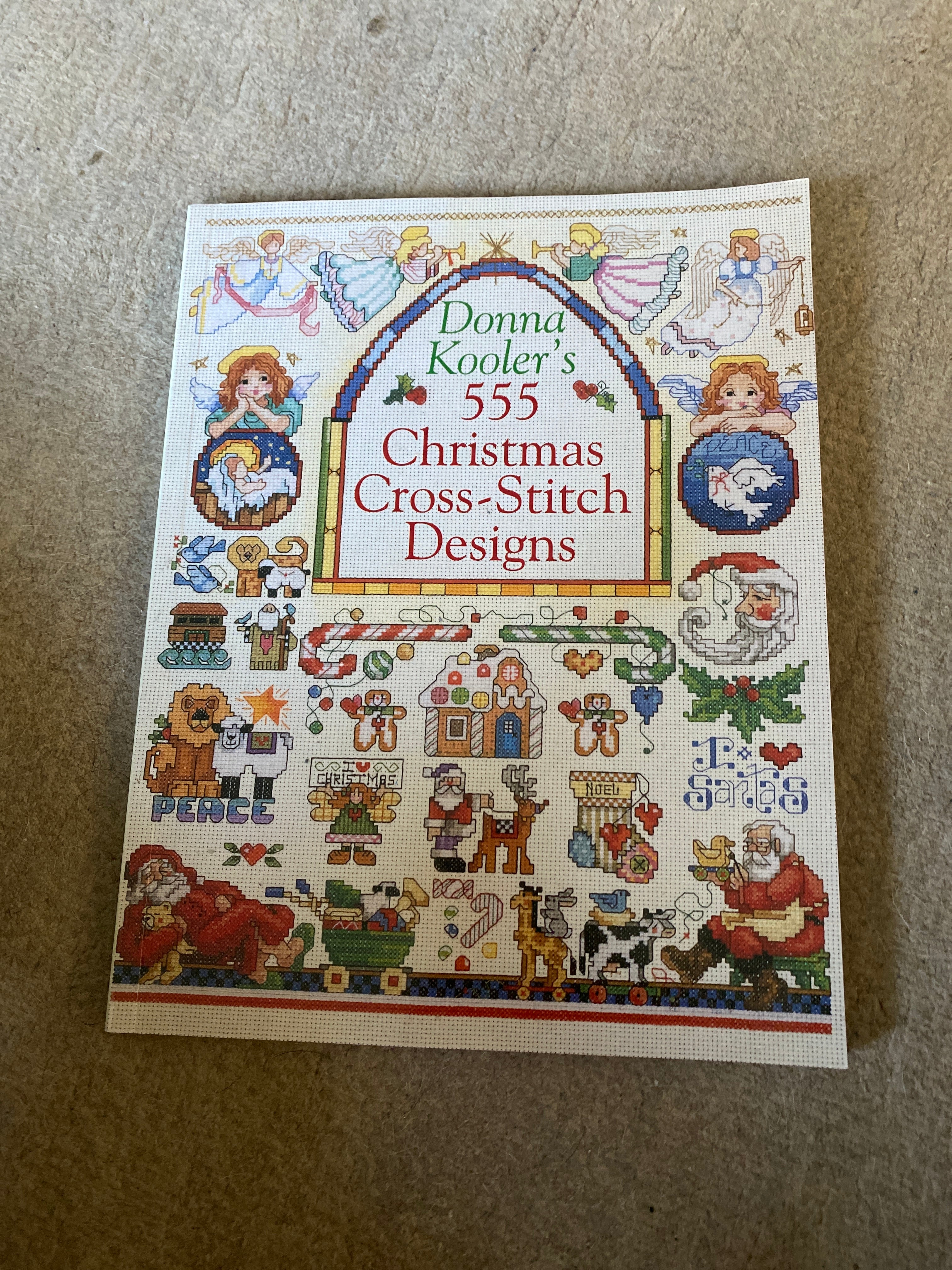 Donna Kooler's 555 Christmas Cross-Stitch Designs