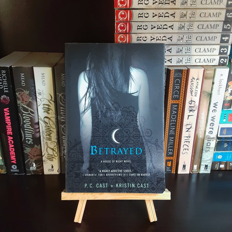 A House of Night Novel: Betrayed 