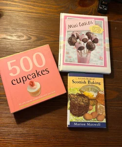 Little Book Baking Bundle-500 Cupcakes, Mini-Cakes & A Little Book of Scottish Baking