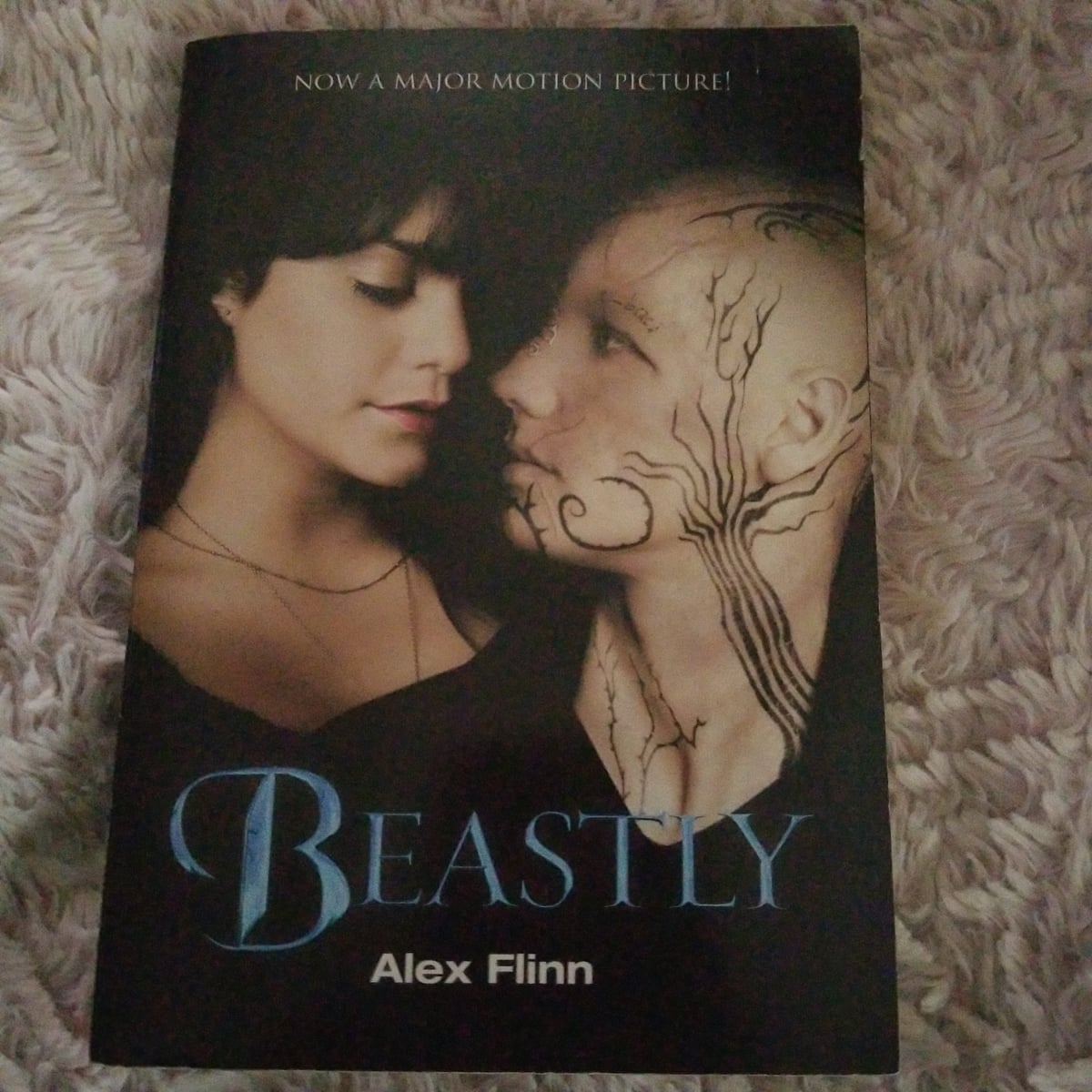 Beastly by Alex Flinn, Paperback Pangobooks