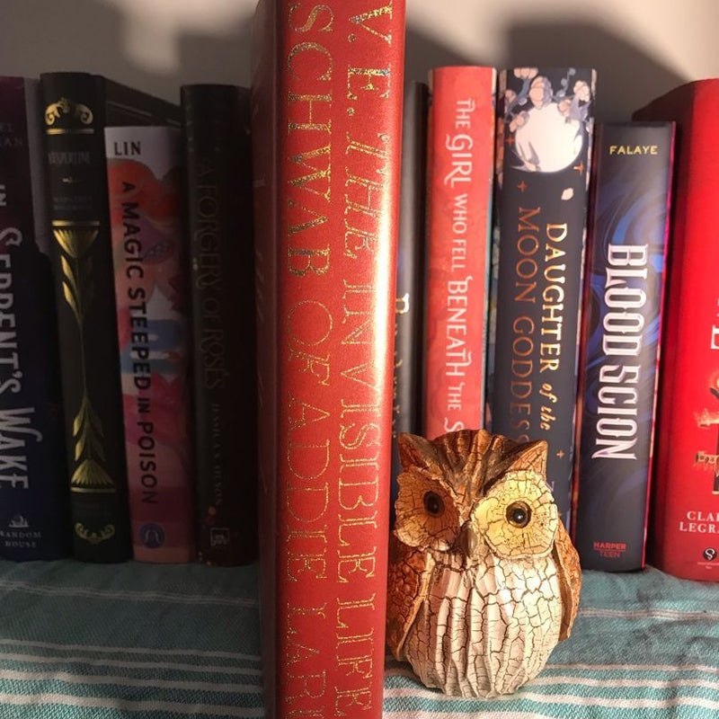 The Invisible Life of Addie Larue (Barnes & Noble Exclusive Red Edition)