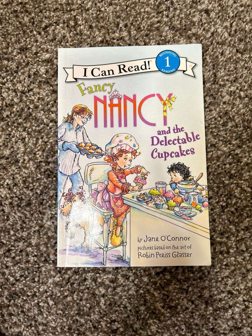 Fancy Nancy and the Delectable Cupcakes