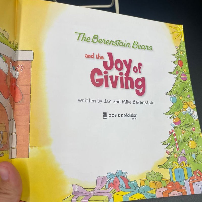 The Berenstain Bears and the joy of giving paperback book