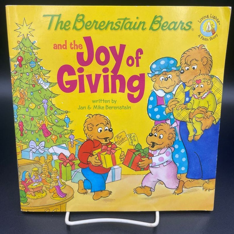 The Berenstain Bears and the joy of giving paperback book