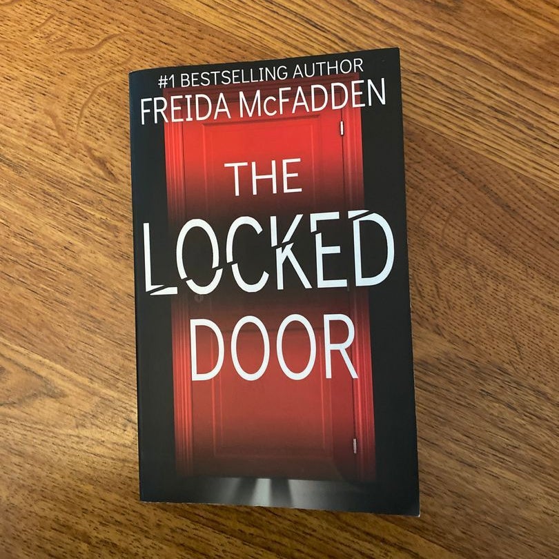 The Locked Door by Freida Mcfadden , Paperback Pangobooks
