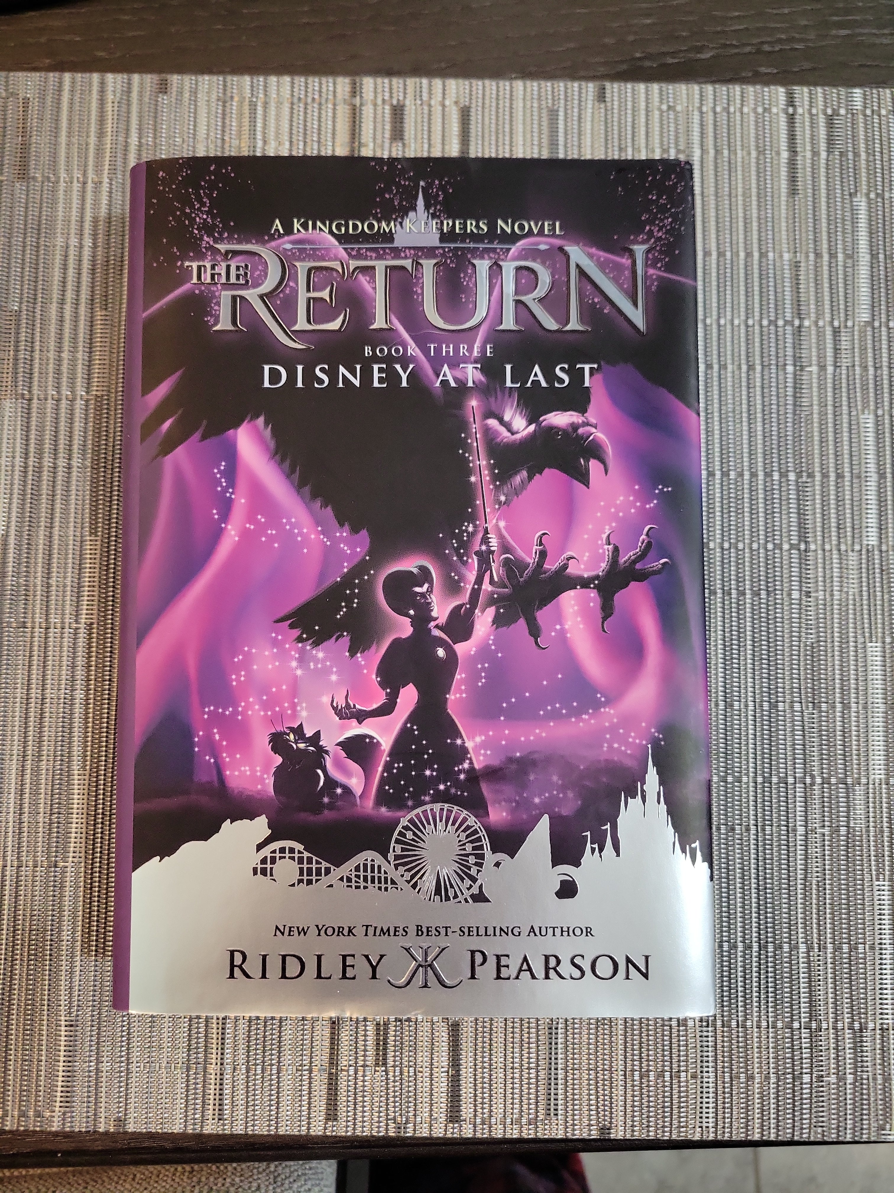 Kingdom Keepers: the Return Book Three Disney at Last (Kingdom Keepers, Book III)