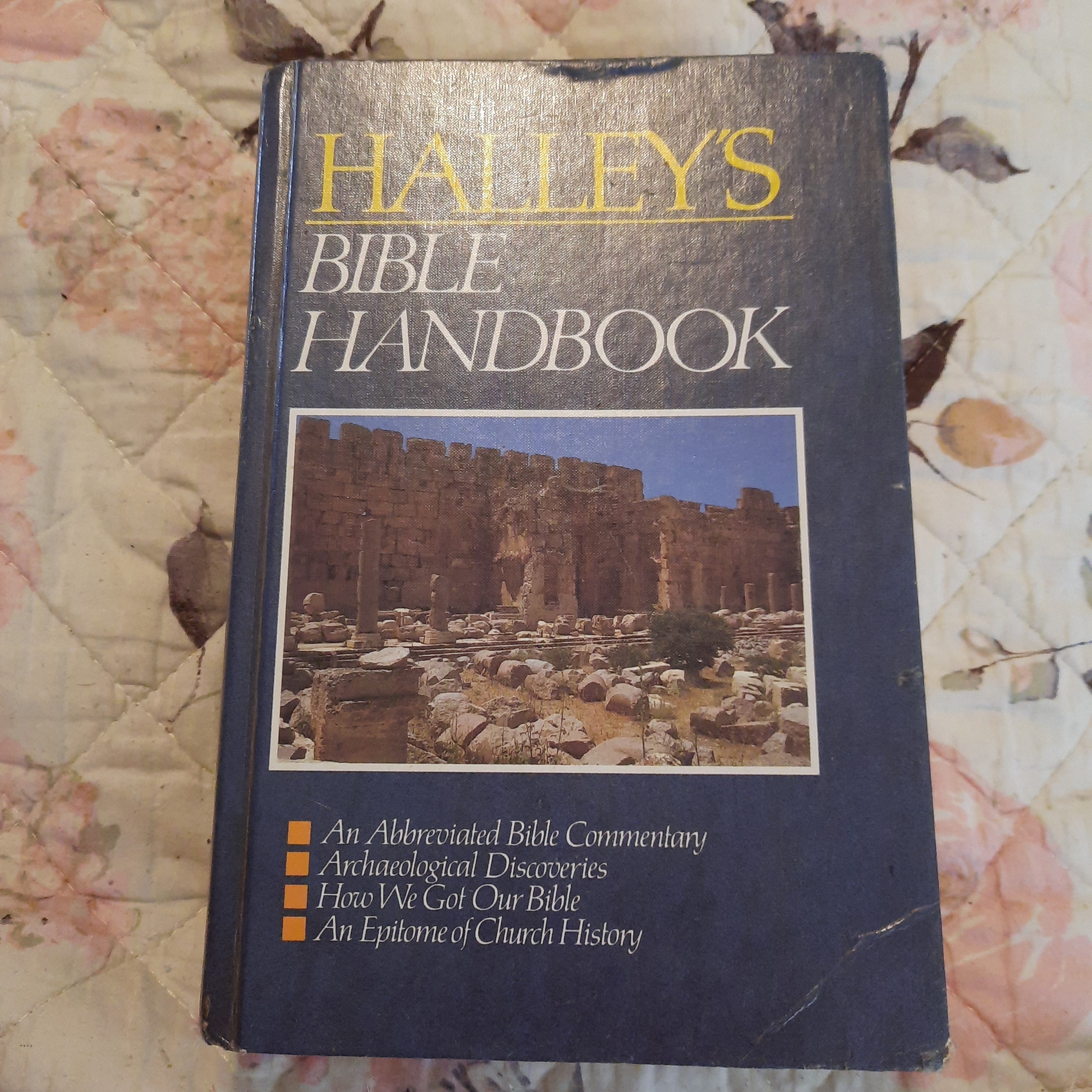 Halley's Bible Hankbook