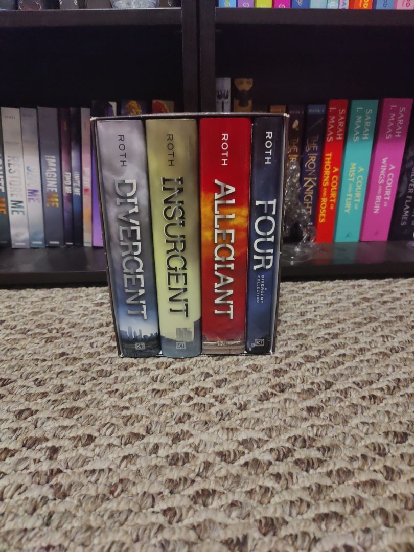 Divergent Series Four-Book Paperback Box Set