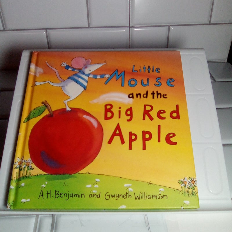 Little Mouse and the Big Red Apple 