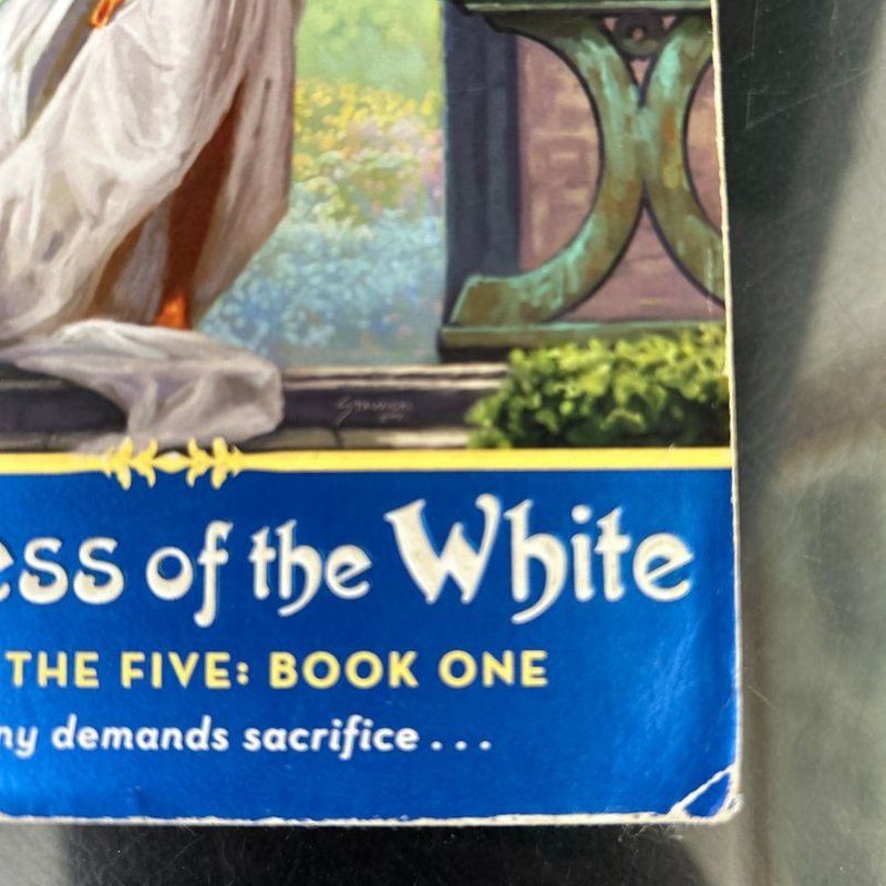 Priestess of the White