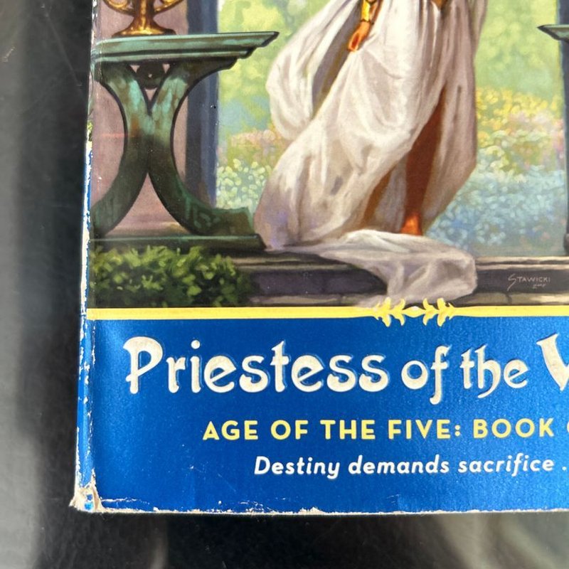 Priestess of the White