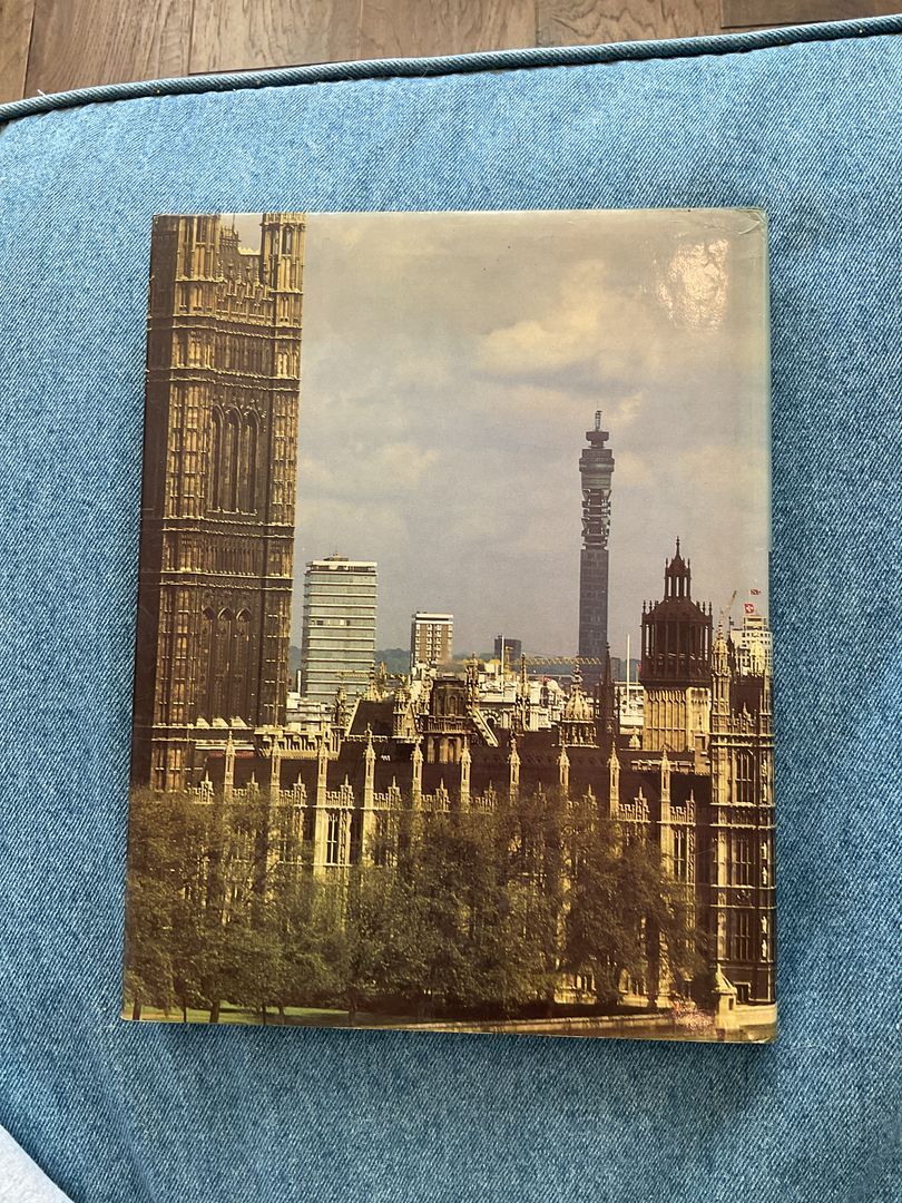 The Book of LONDON　Automobile Association Publishing　1982年