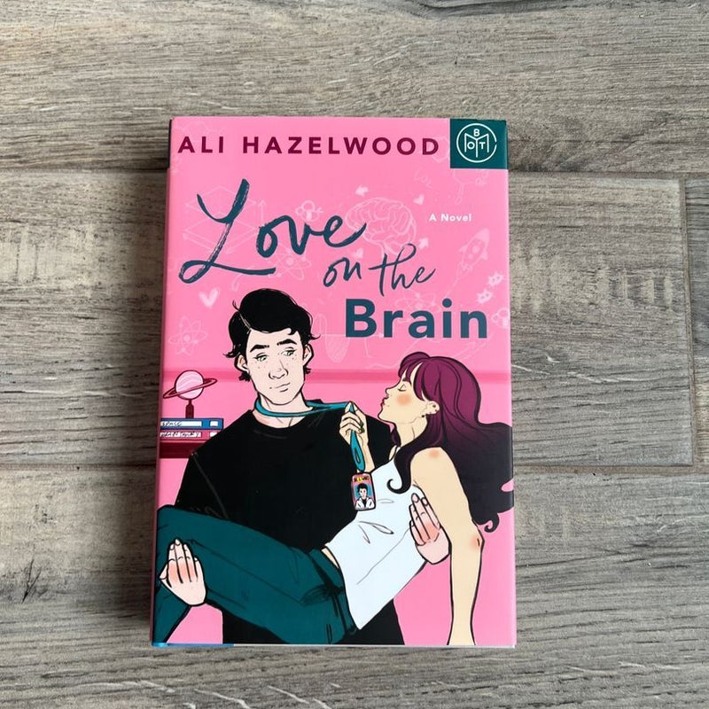 Love On The Brain by Ali Hazelwood , Hardcover | Pangobooks