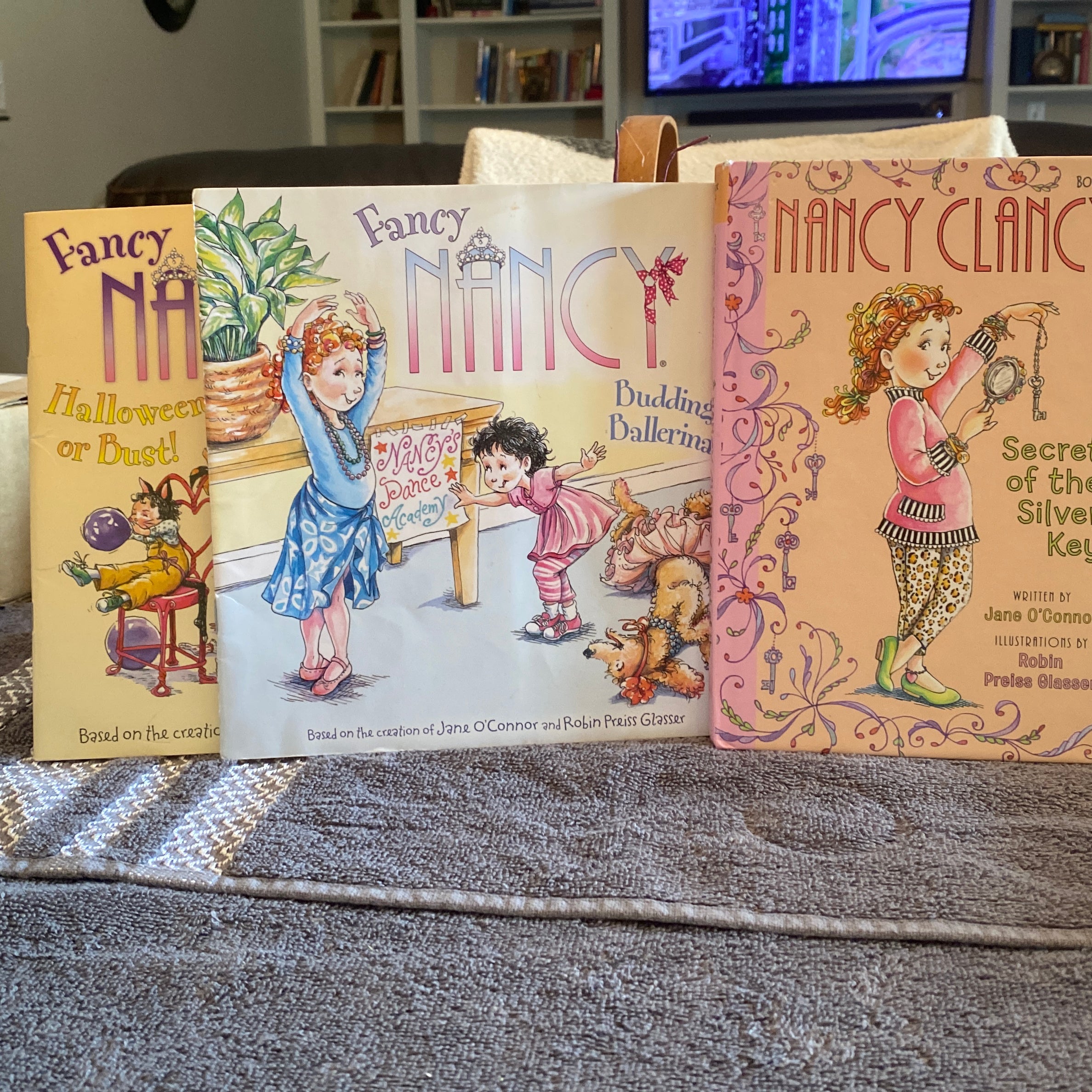 Fancy Nancy: Nancy Clancy, Secret of the Silver Key