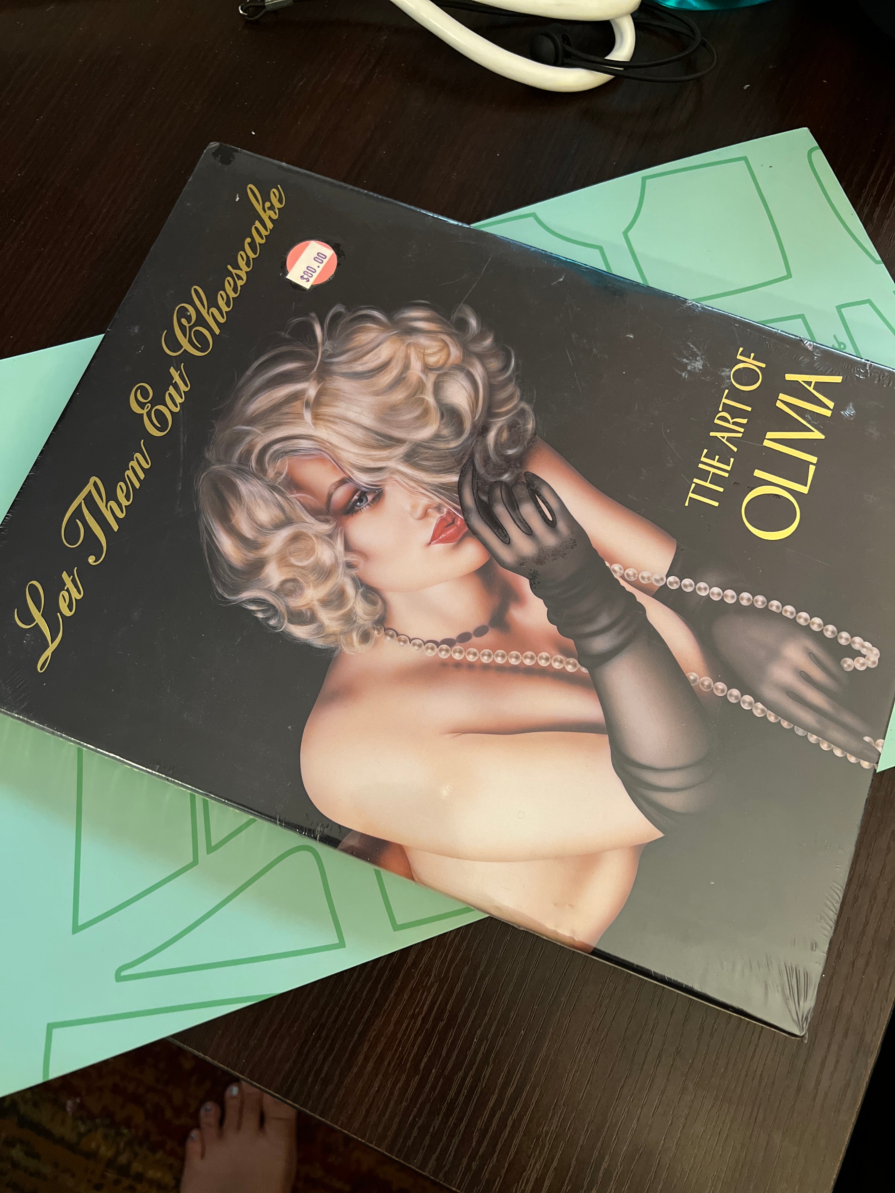 アート・デザイン・音楽 Let Them Eat Cheesecake - Art of Olivia LET THEM EAT CHEESECAKE Art of OLIVIA, HC, 1st, 1993, FN/VG+