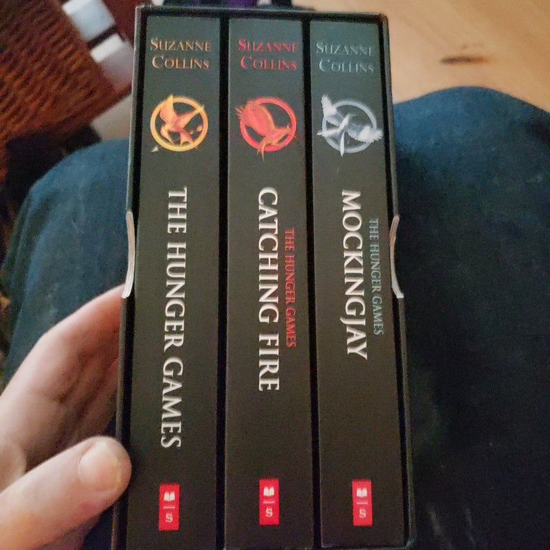 The Hunger Games Trilogy Boxed Set by Suzanne Collins Pangobooks