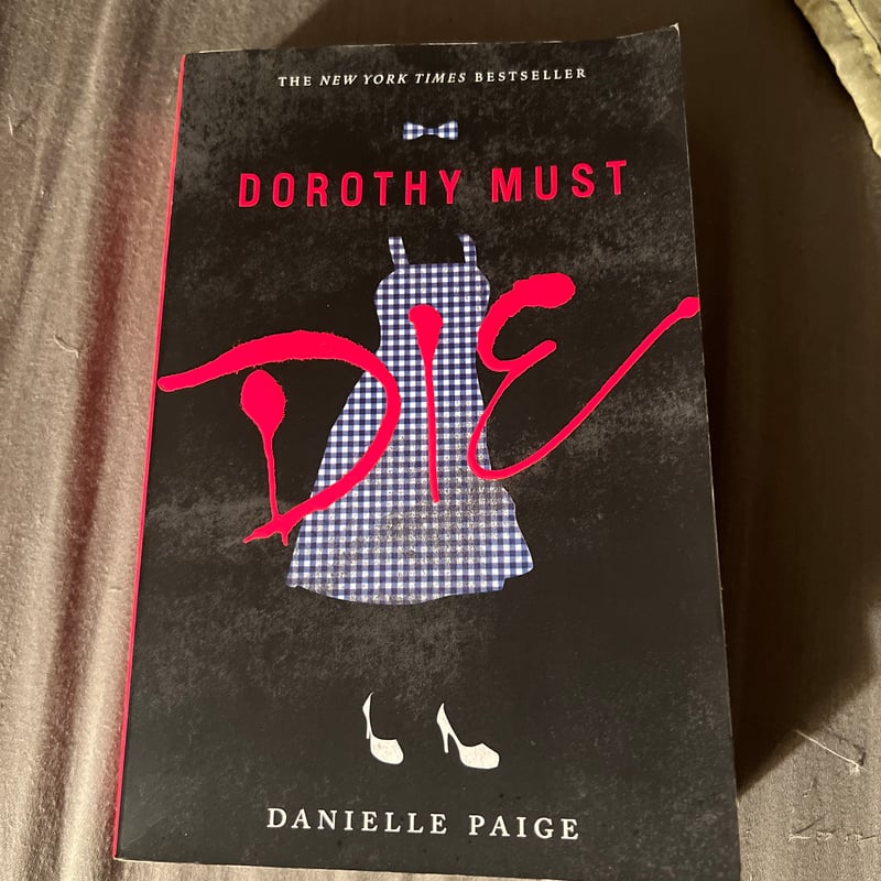 Dorothy Must Die by Danielle Paige, Paperback Pangobooks