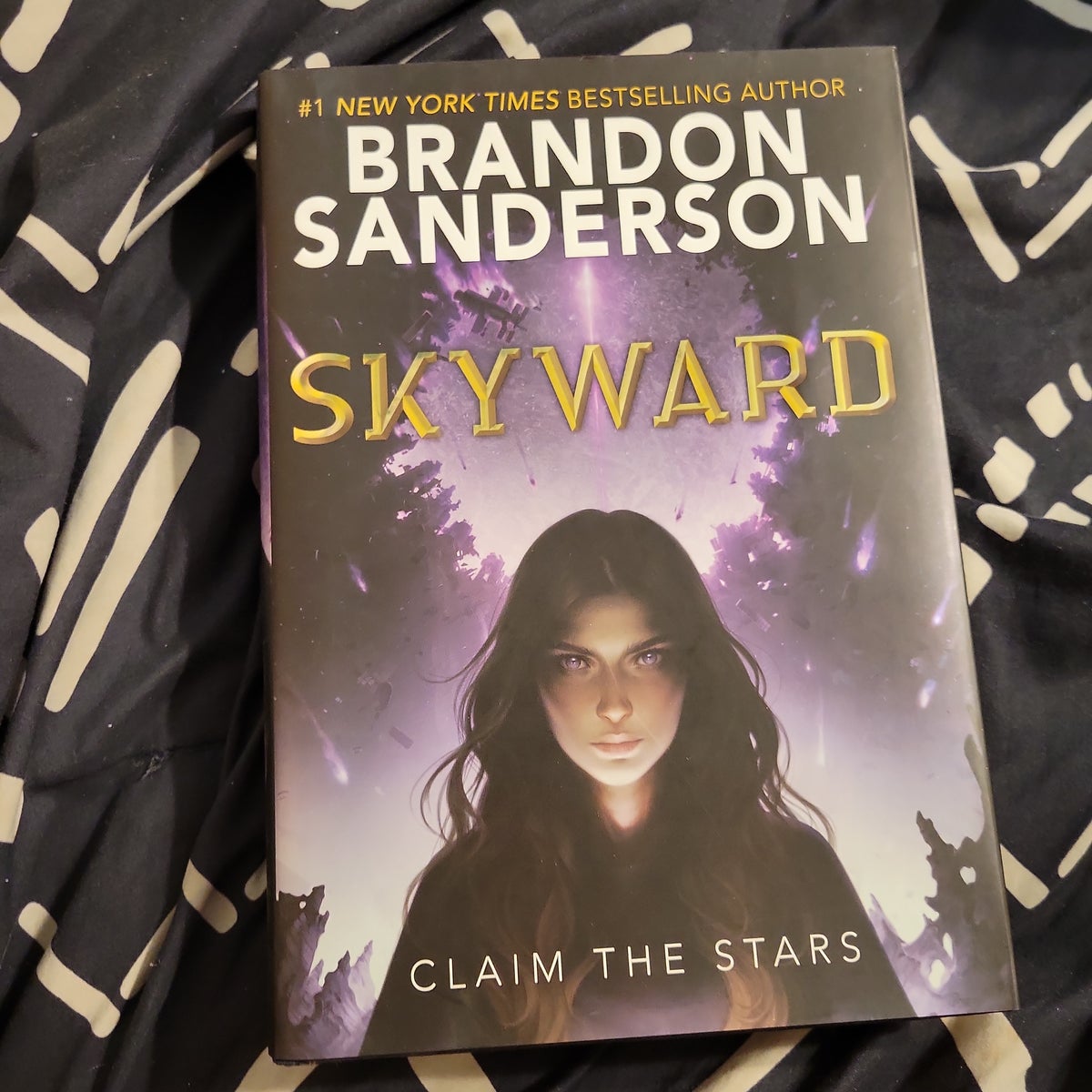  Skyward (The Skyward Series): 9780399555770: Sanderson, Brandon:  Books