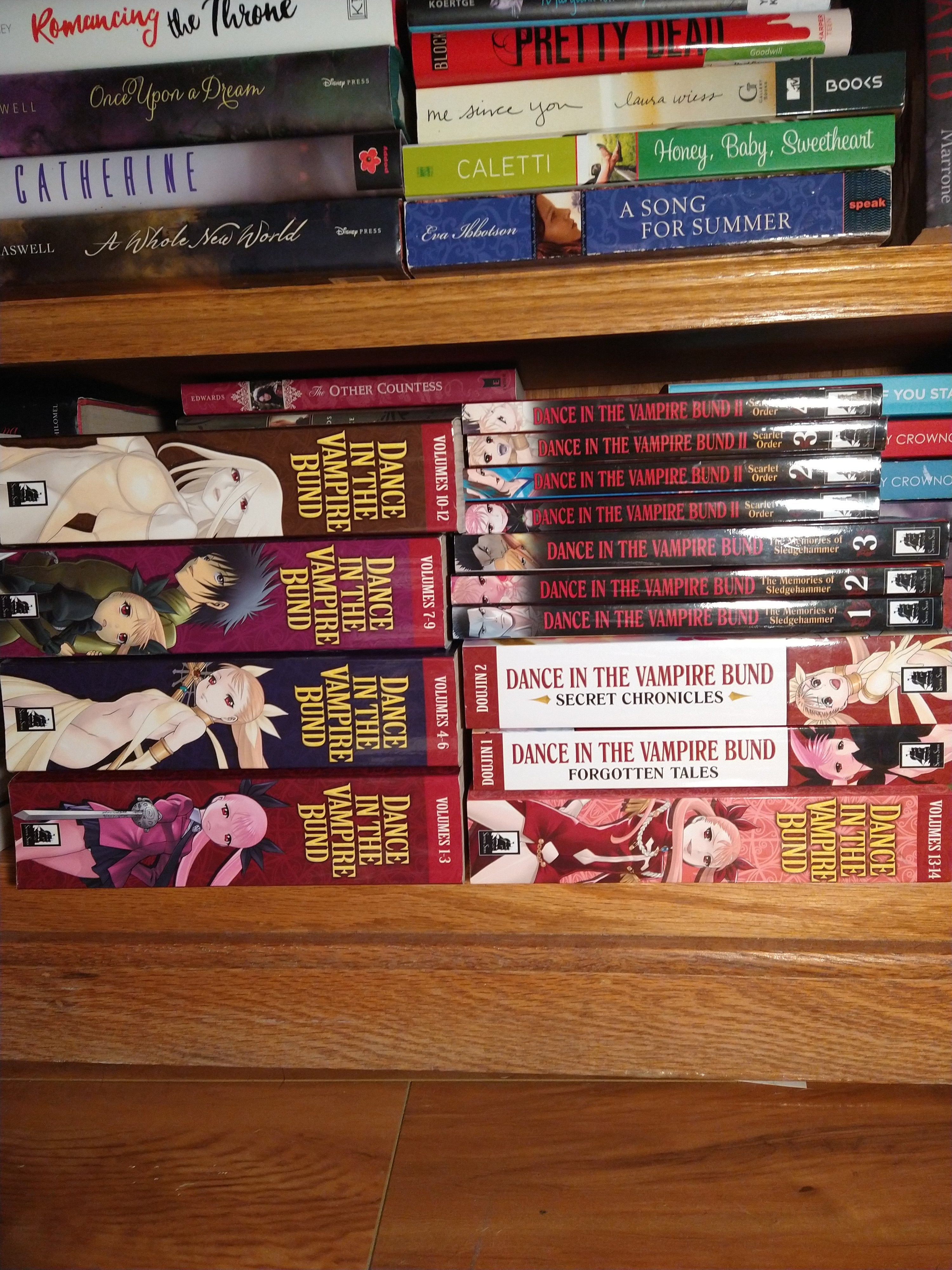 Dance in the Vampire Bund Omnibus 1