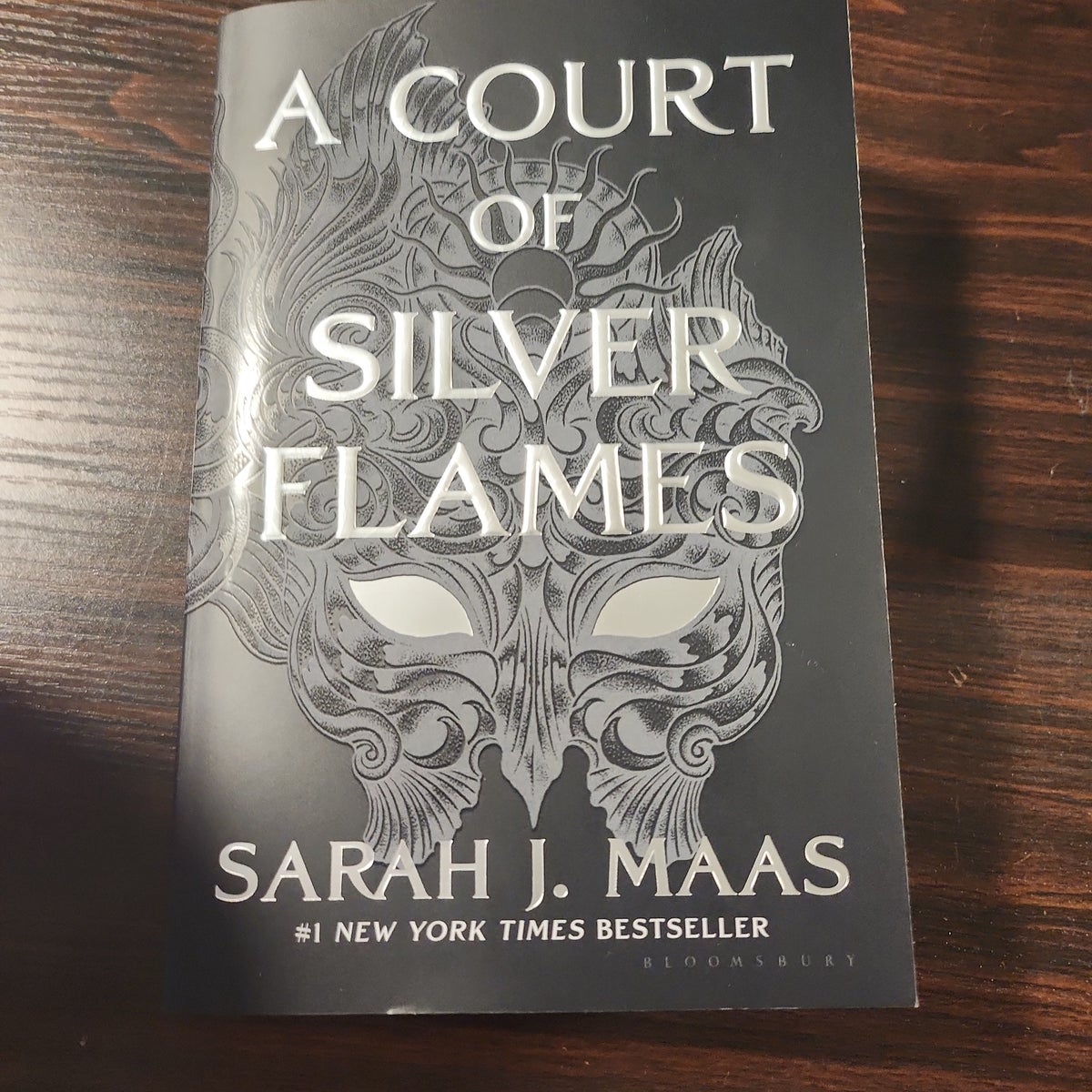 Corte di fiamme e argento (la) di Maas Sarah J. - 9788804732327