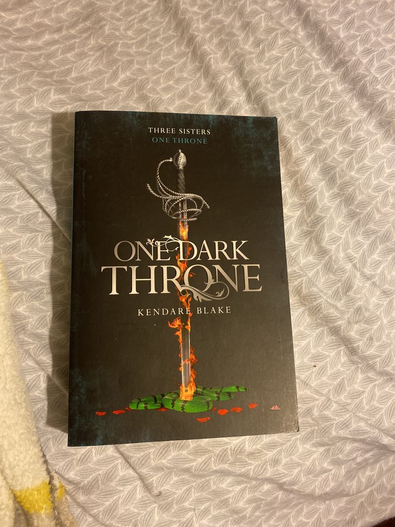 One Dark Throne: Three Dark Crowns Book 2