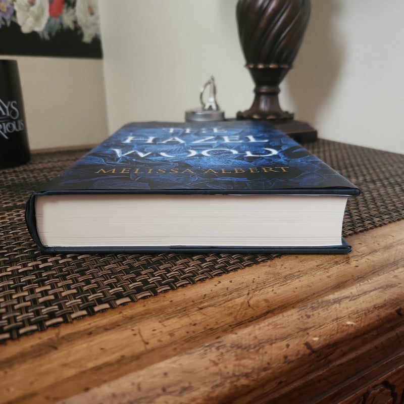 (SIGNED FAIRYLOOT)The Hazel Wood