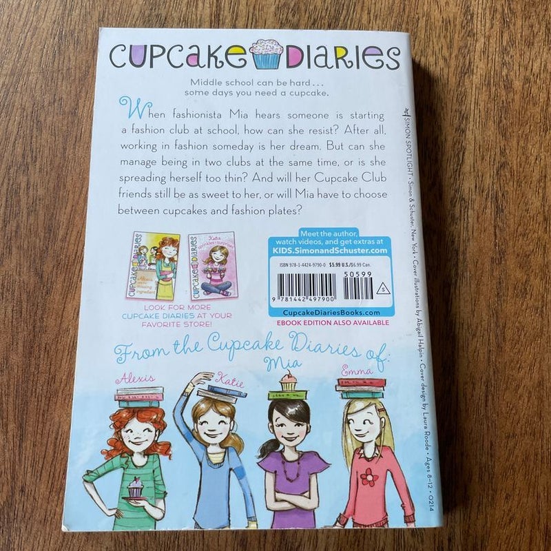 Mia Fashion Plates and Cupcakes (Cupcake Diaries 18)