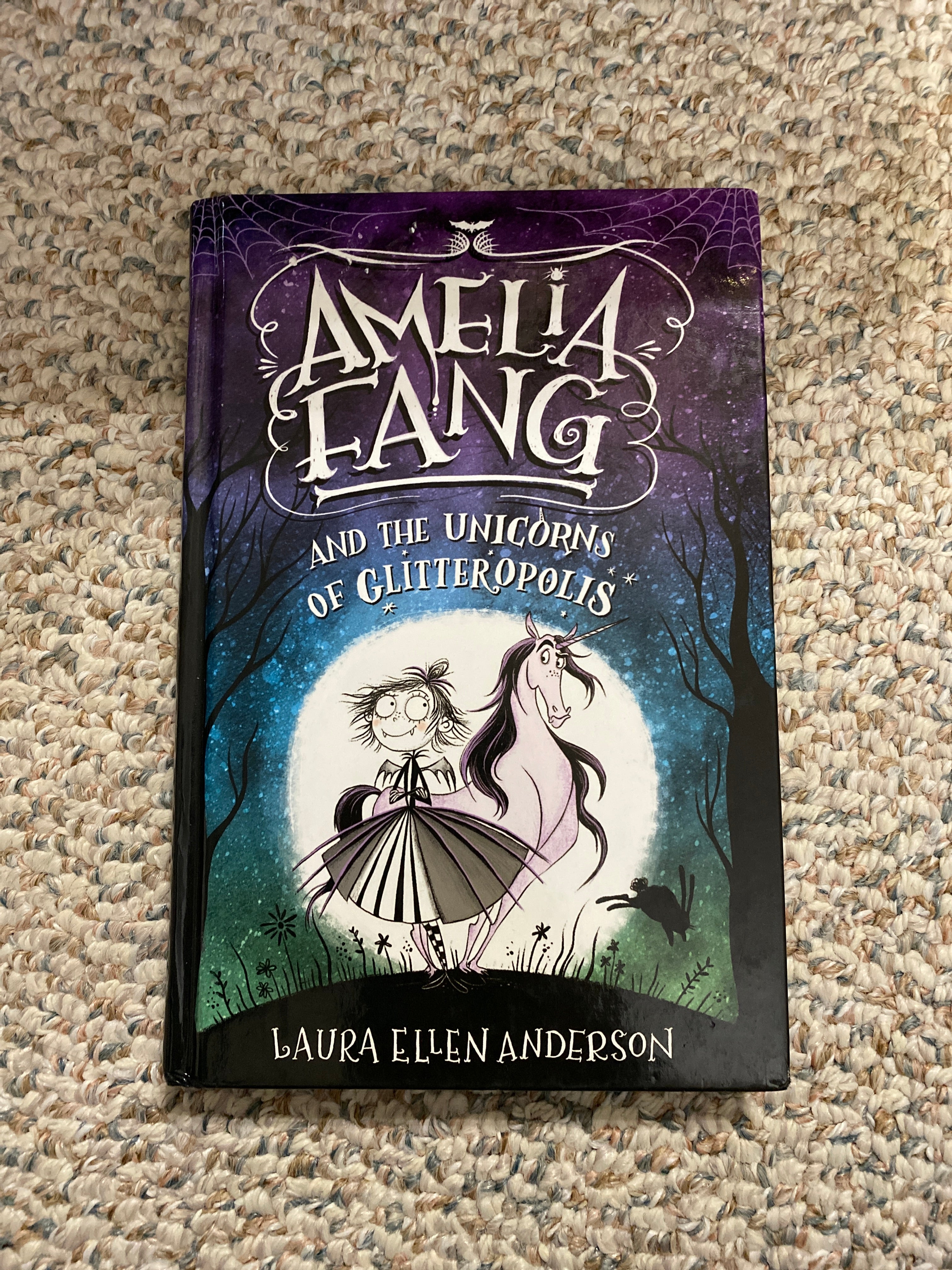 Amelia Fang and the Unicorns of Glitteropolis