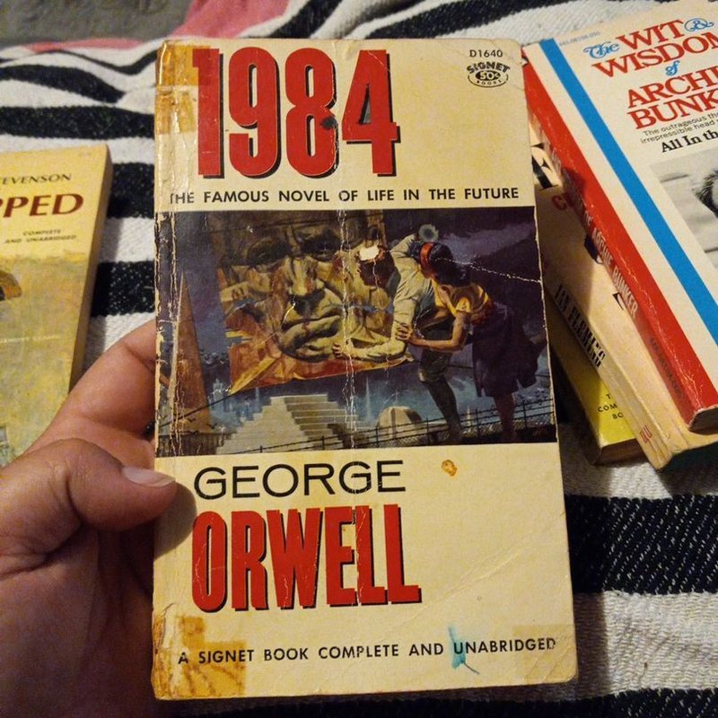 5 vintage pulp paperback books bundle! by Various, Paperback | Pangobooks