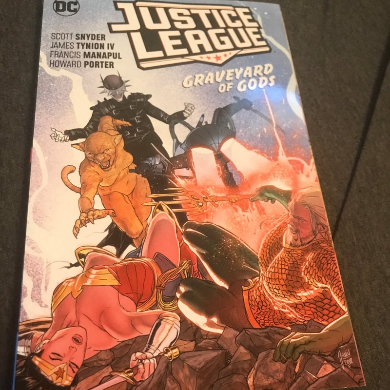 Justice League Vol. 2: Graveyard of Gods