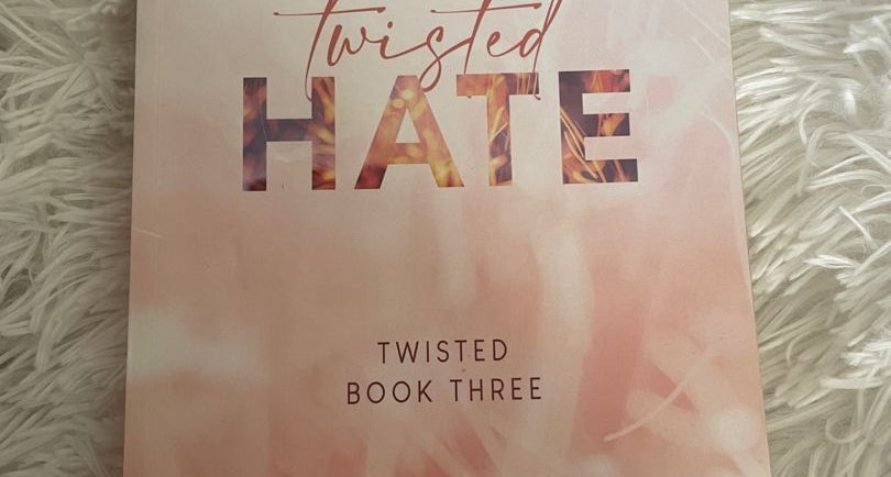 Twisted Hate - Special Edition: Huang, Ana: 9781735056692: : Books