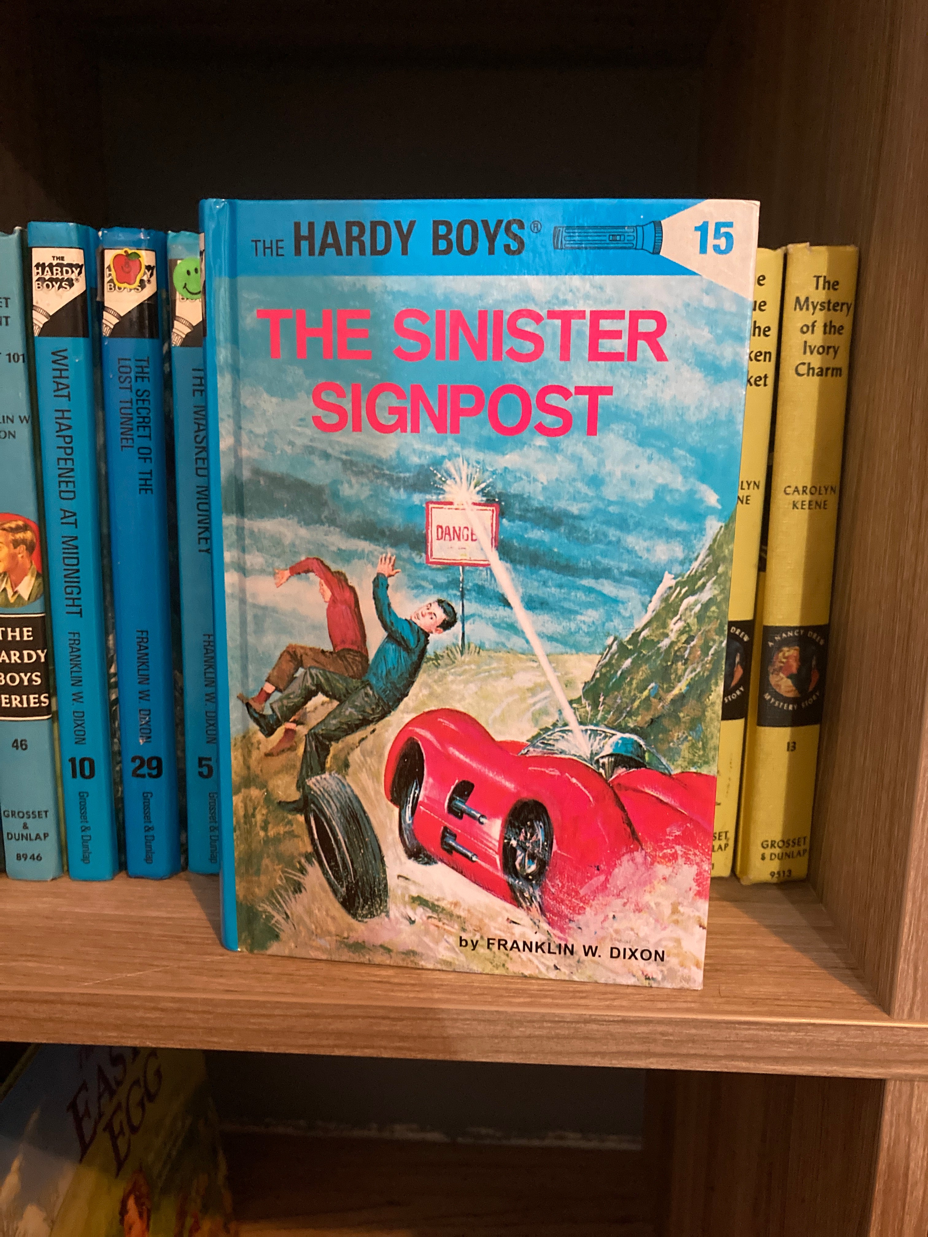 Hardy Boys 15: the Sinister Signpost