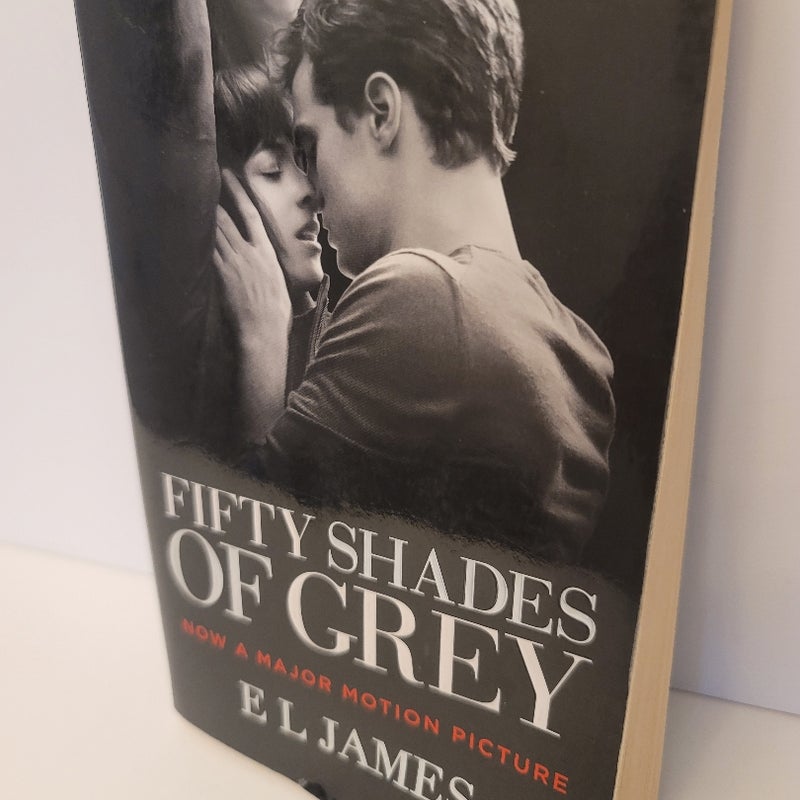 Fifty Shades of Grey (Movie Tie-In Edition)