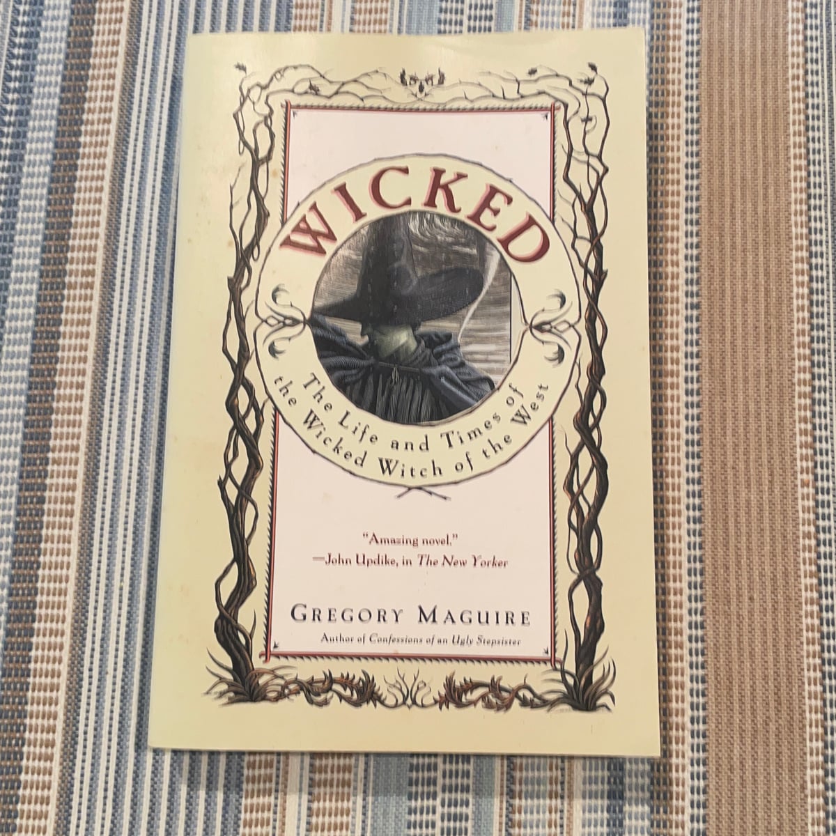Wicked by Gregory Maguire, Paperback | Pangobooks