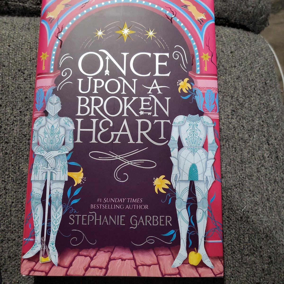 Fairyloot once upon a broken heart signed by Stephanie Garber, Hardcover Pangobooks
