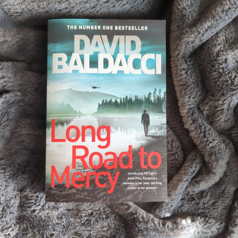 Long Road to Mercy: an Atlee Pine Novel 1